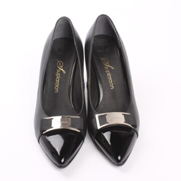 621hjmit-black-shoes-589195_1280 Zakupy butów online często zaczynają się od wahania. Dopasowanie może być niepewne. Jakość trudno ocenić na ekranie. Styl może wyglądać idealnie na zdjęciach, ale w rzeczywistości prezentuje się inaczej. ButyRaj.pl podchodzi do tych kwestii dzięki ustrukturyzowanemu, zorientowanemu na klienta modelowi, który łączy świadomość trendów, praktyczne strategie i szeroki wybór obuwia. Jako polski sklep internetowy z wieloletnim doświadczeniem, zmienia oczekiwania dotyczące wygody i pewności siebie w cyfrowych zakupach obuwia.