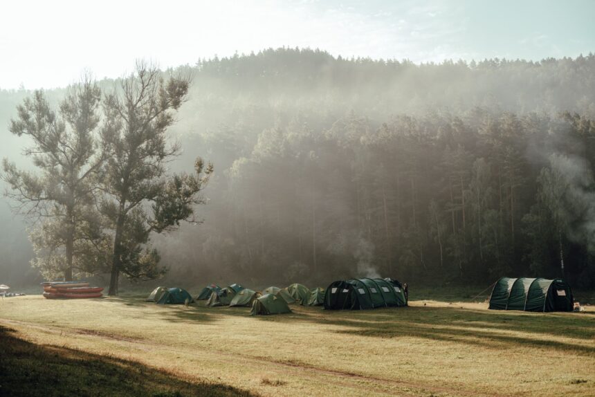 Kamperen in België: De Beste Campings voor Natuur, Comfort en Ontspanning