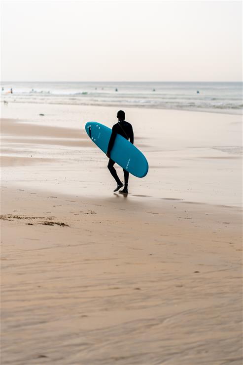 Hurley: Performance Meets Lifestyle in Surf and Streetwear Hurley is a globally recognized brand that blends surf culture, sports performance, and modern streetwear. Originally rooted in the world of surfing, Hurley has evolved into a lifestyle brand offering apparel and accessories for men, women, and children who embrace an active and creative way of life.