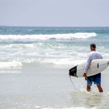 Hurley: Where Surf Culture Meets Modern Lifestyle Hurley is a globally recognized brand that combines surf heritage, athletic performance, and contemporary fashion. Known for its strong connection to ocean culture, Hurley creates apparel designed for people who live active, creative, and adventurous lifestyles.