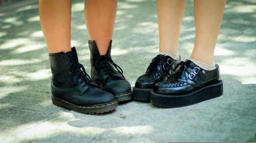 For over 200 years, Start-Rite Shoes has been dedicated to one simple yet powerful mission: supporting children as they take their first steps and every step after. With a heritage dating back to 1792, this iconic British brand has combined tradition, innovation, and expert craftsmanship to create footwear that prioritizes comfort, fit, and healthy development.
