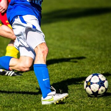 Sportroom: Twoje miejsce dla sportu, stylu i wydajności W dzisiejszym świecie sport to coś więcej niż tylko aktywność fizyczna — to część codziennego życia. Od treningów i przygód na świeżym powietrzu po casualowe stylizacje uliczne, nowoczesna odzież sportowa łączy funkcjonalność z modą. Sportroom łączy to wszystko w jednym miejscu, oferując szeroki wybór butów, ubrań i akcesoriów sportowych od uznanych na całym świecie marek. Niezależnie od tego, czy szukasz sprzętu sportowego, czy codziennego komfortu, Sportroom zapewnia jakość, różnorodność i wartość.