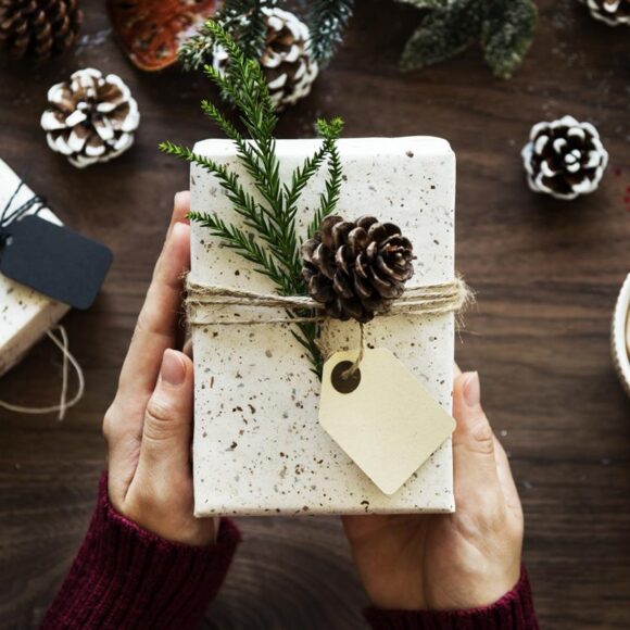 Personalise.co.uk: Thoughtful Gifts with a Personal Touch Personalise.co.uk is a UK-based online retailer dedicated to creating unique, customised gifts for every occasion. With thousands of products available and free personalisation on many items, the platform helps turn simple gifts into meaningful keepsakes.
