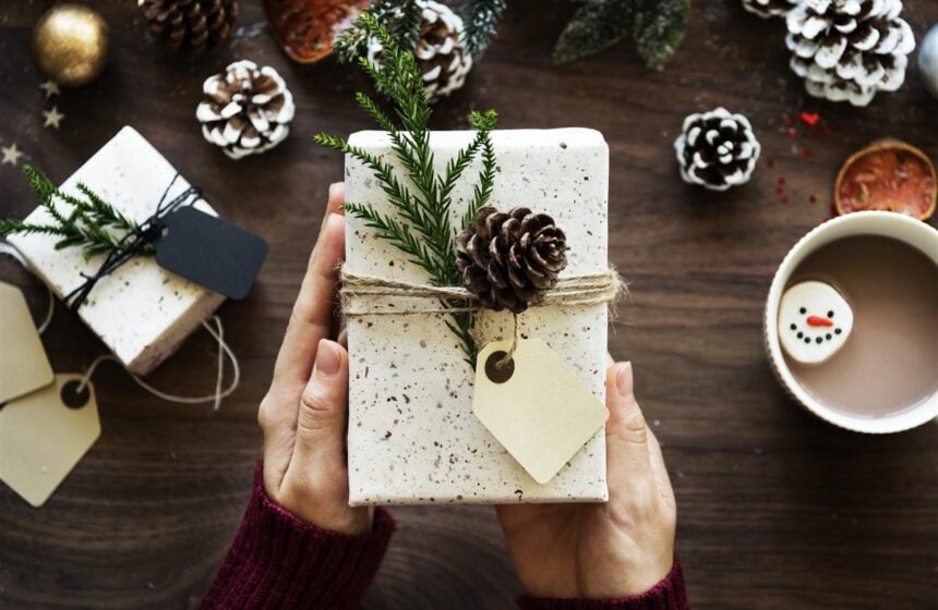 Personalise.co.uk: Thoughtful Gifts with a Personal Touch Personalise.co.uk is a UK-based online retailer dedicated to creating unique, customised gifts for every occasion. With thousands of products available and free personalisation on many items, the platform helps turn simple gifts into meaningful keepsakes.