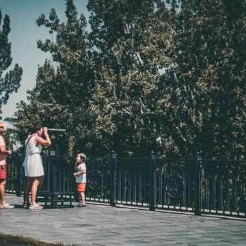 RCN.nl: Gezinnen Verbinden met de Natuur via Uitzonderlijke Vakantieparken en Buitenervaringen